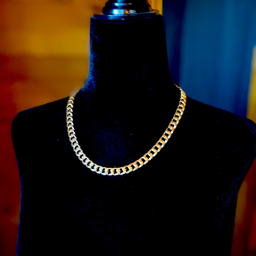 Simple gold chain